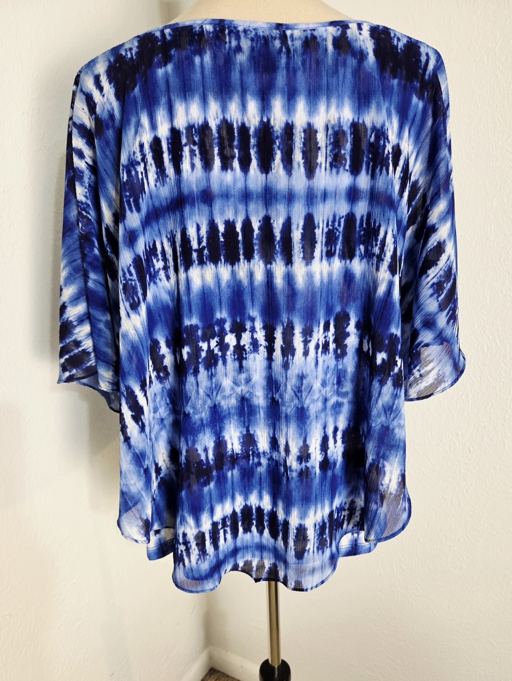 Alfred Dunner Blue Tie-Dye Flowy Top, Size Large - Picture 8 of 9